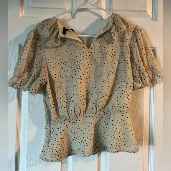 Forever 21 Women’s Polka Dot Blouse. Size Small - Picture 4 of 4